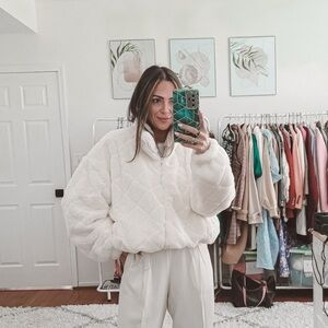 Cali 1850 Women's White Faux Fur Jacket